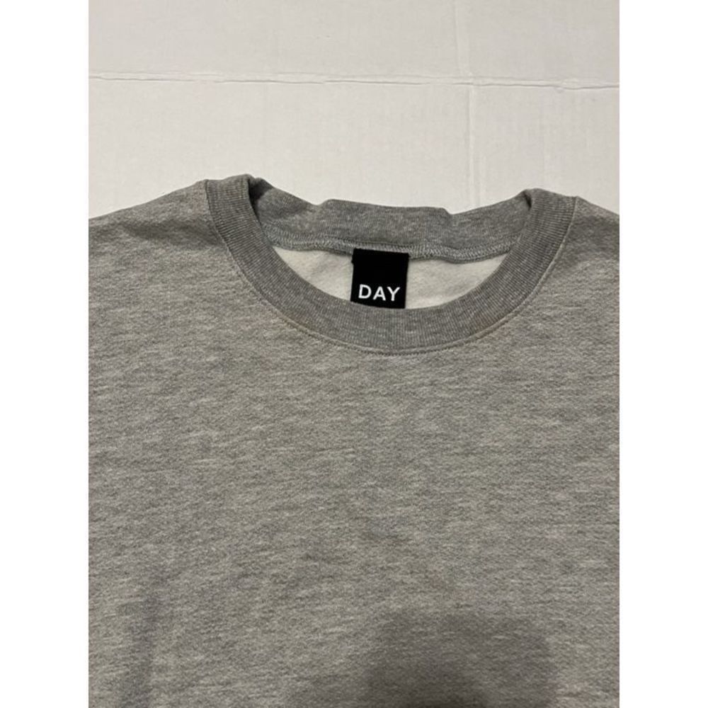 DAY Grey Cropped Sweatshirt - Picture 3 of 5